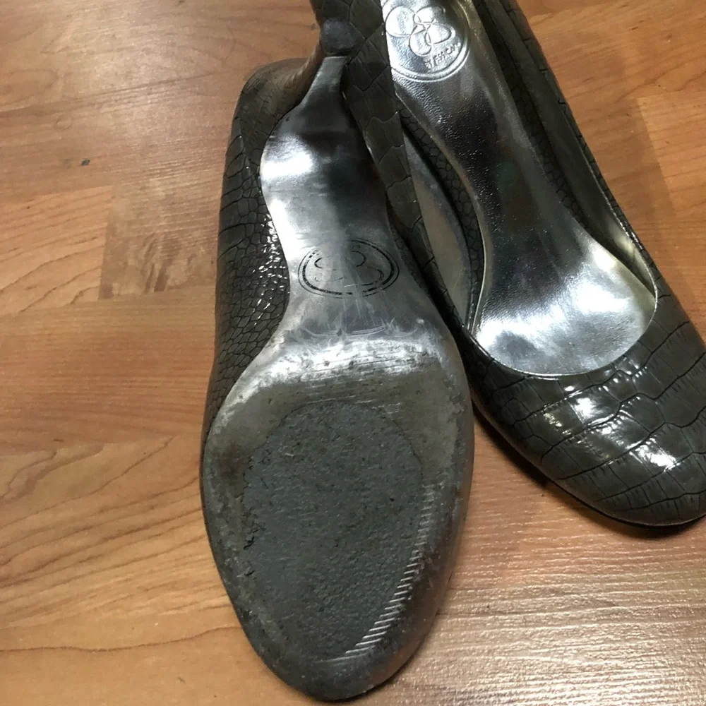 Jessica Simpson Round Toe Pump - Picture 4 of 10